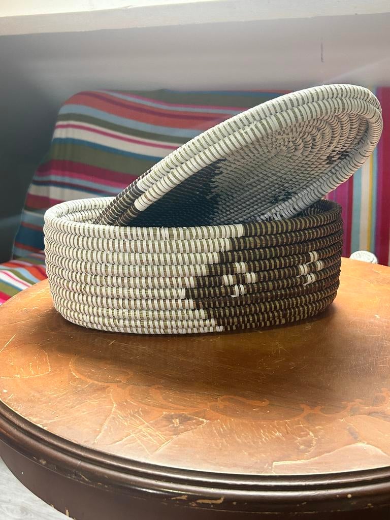 Boîte de rangement tressée à la main - Artisanat du Sénégal, Maison & Meubles, Neuf, Enlèvement ou Envoi, Osier, Panier