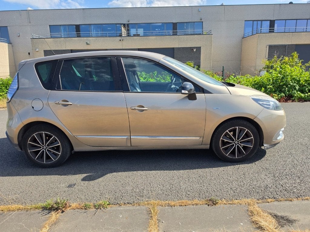Renault scenic, Voorwielaandrijving, Euro 5, 1498 cc, Zwart
