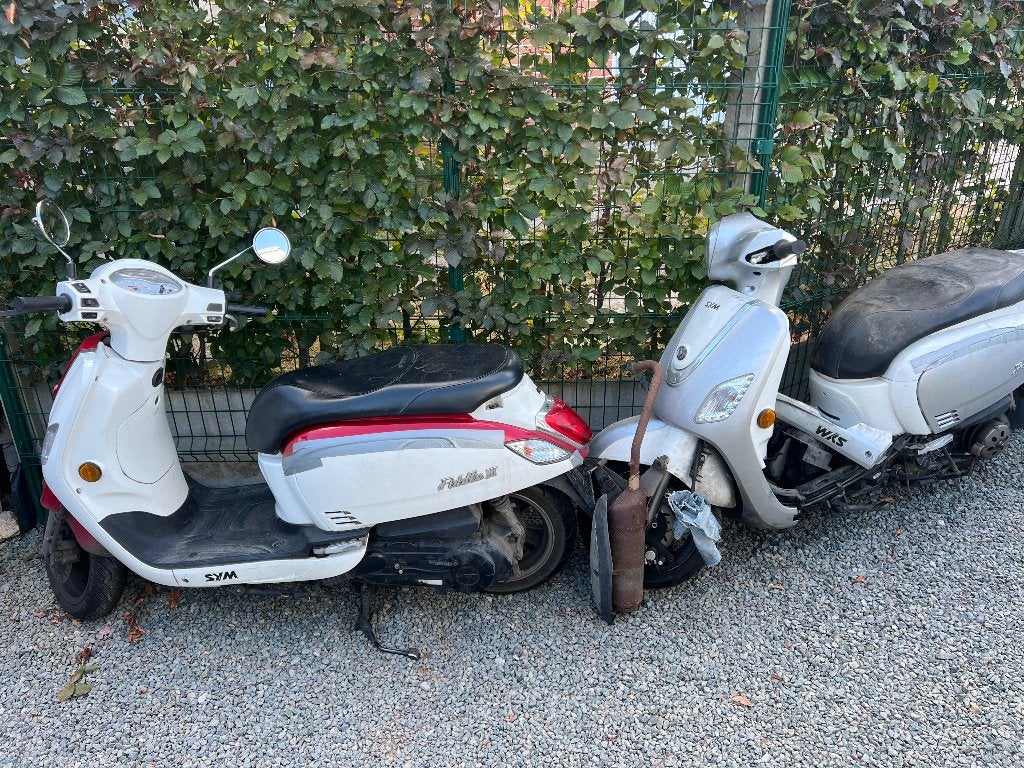 2x scooter sym fiddel 3 125 ccmoteur cassé . Bien lire, Enlèvement