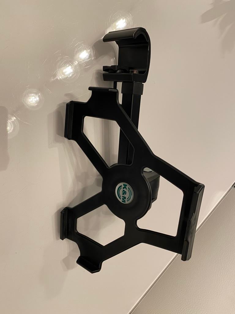 K & M Ipad 2/3/4 houder, Ophalen, Zo goed als nieuw