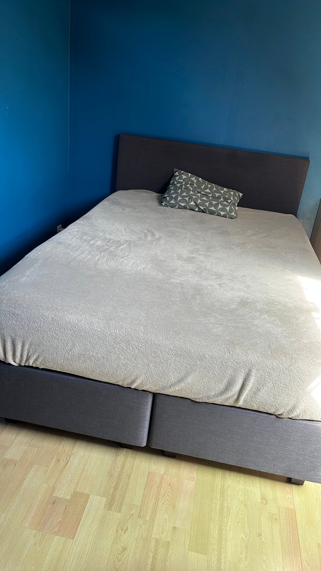 Slaapbed, Huis en Inrichting, Slaapkamer | Boxsprings, Ophalen, 140 cm, Zo goed als nieuw, Twijfelaar