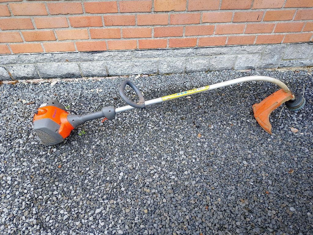 Gazontrimmer Husqvarna, Tuin en Terras, Grastrimmers, Ophalen, Benzine, Gebruikt, 10 tot 30 cm