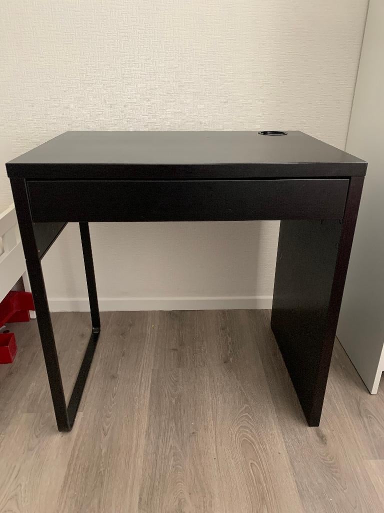 bureau Ikea Micke, Huis en Inrichting, Bureaus, Ophalen, Zwart, Gebruikt, Kabelgoot