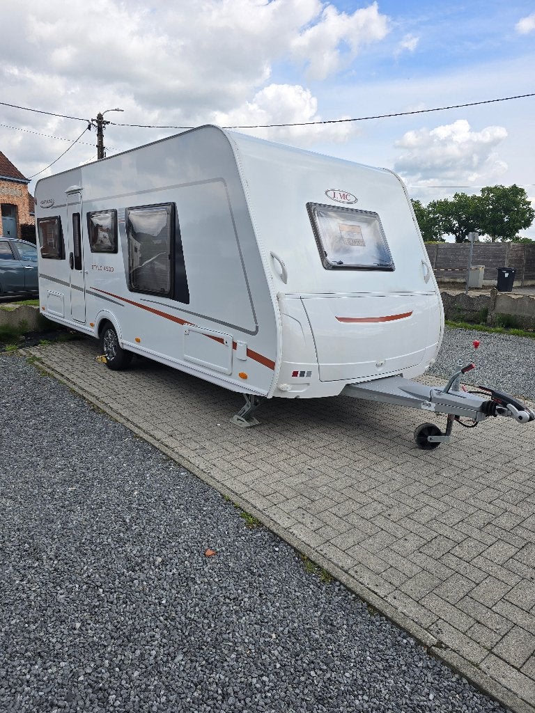 Caravan Lmc 450d als nieuw, Caravans en Kamperen, Airco, Particulier, Tot en met 4, Queensbed