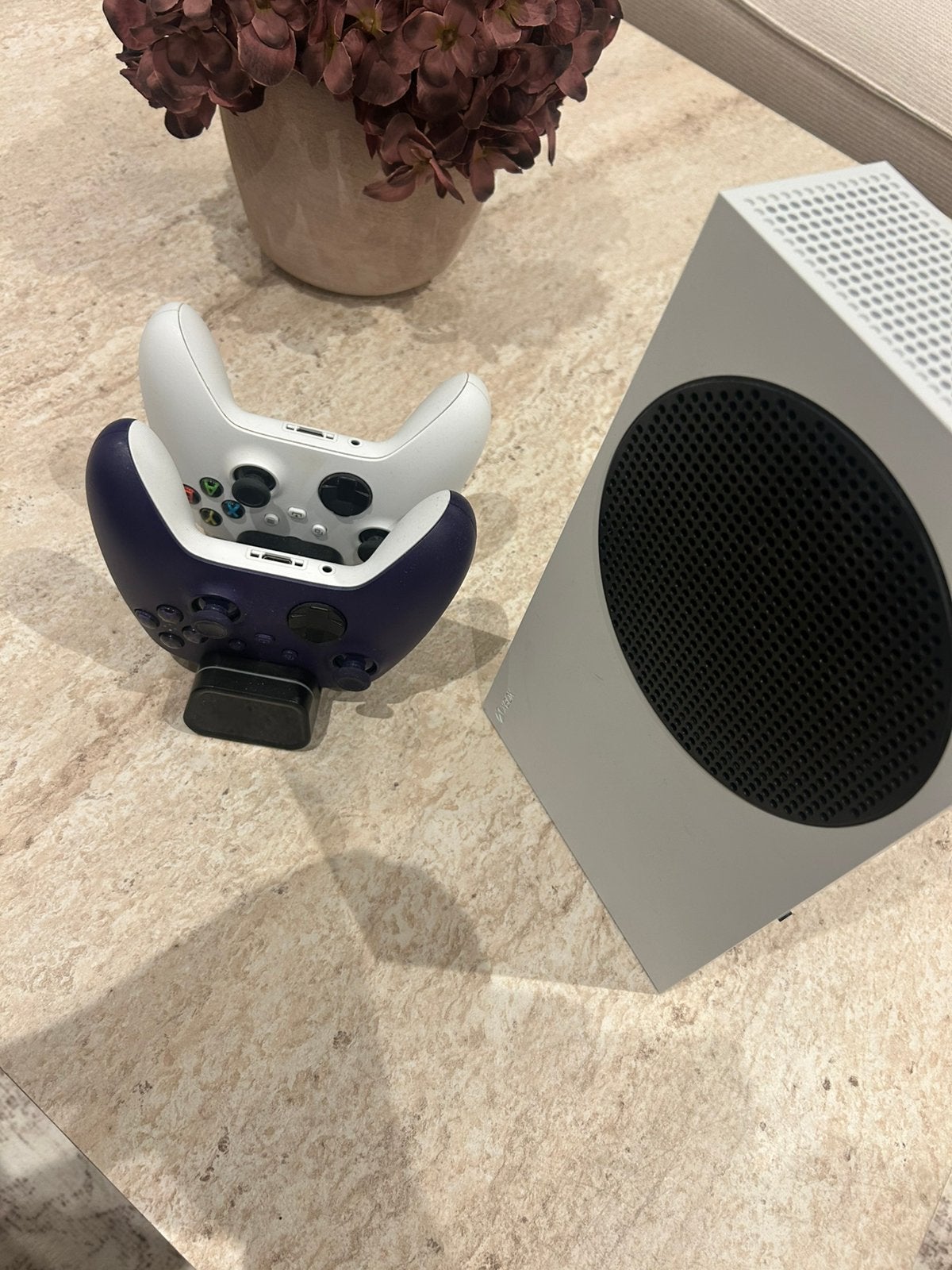 Xbox Series S 512 Gb + 2 Controllers+Oplaadstation, Computers en Software, Ophalen, Zo goed als nieuw