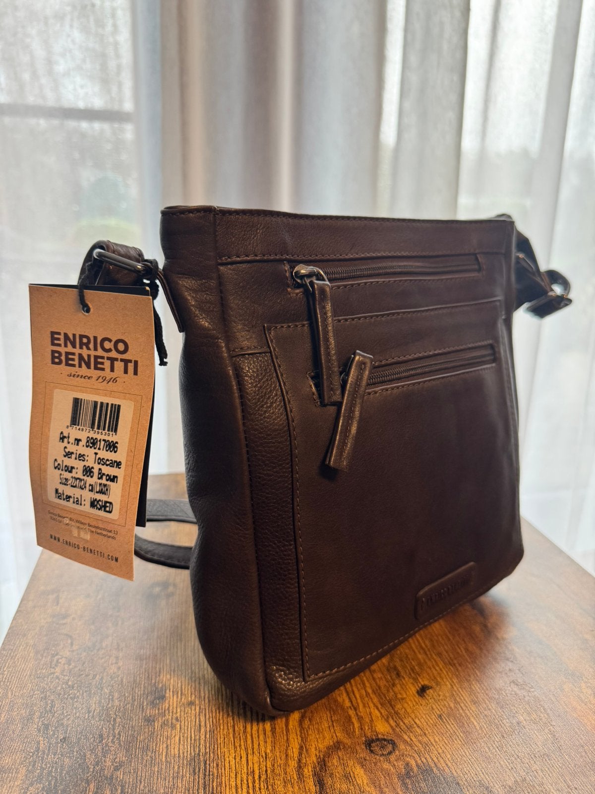 Bruine tas, Enlèvement, Neuf