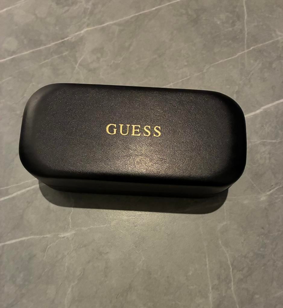 Brillendoos Guess, Autres marques, Enlèvement ou Envoi, Comme neuf, Lunettes de soleil