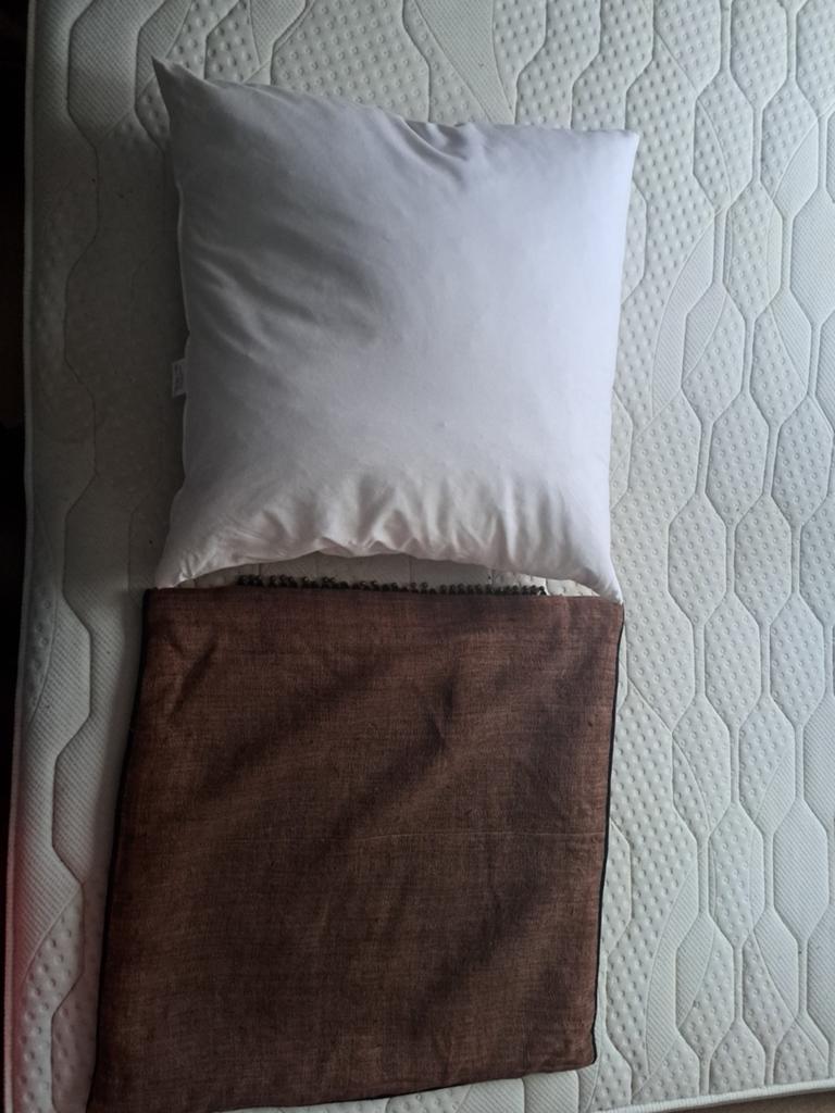 Coussin avec housse marron 60x60 cm, Enlèvement, Comme neuf, Autres couleurs, Carré