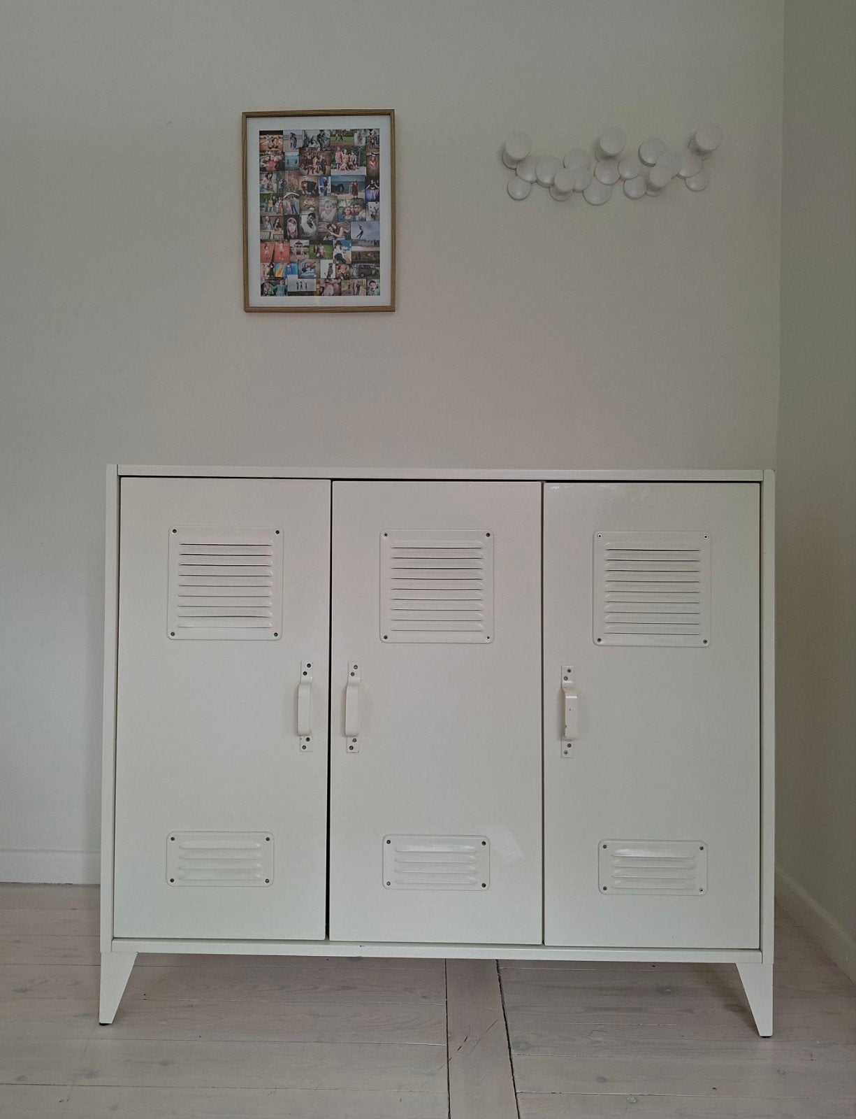 Kast commode locker, Enlèvement