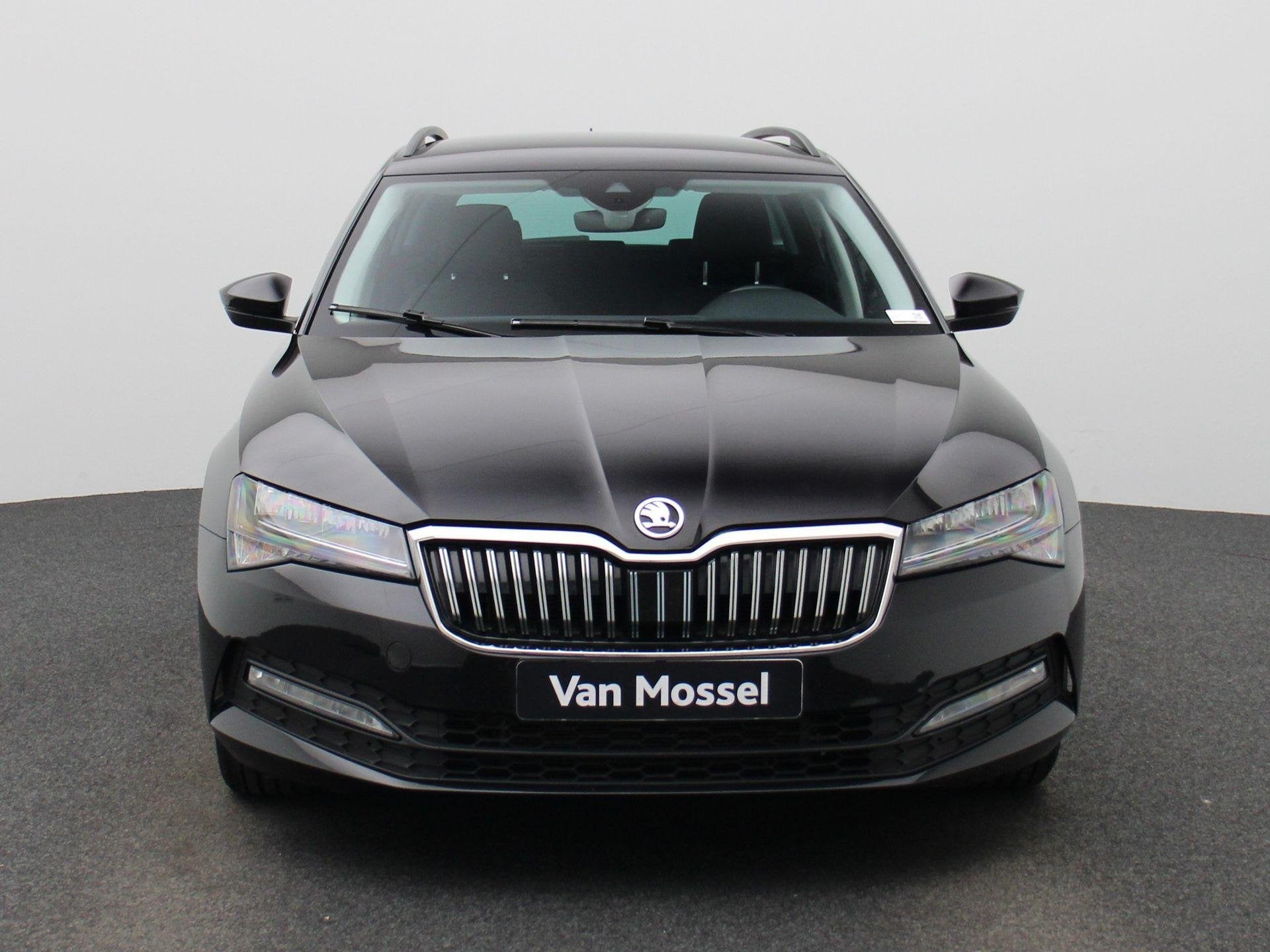 Skoda Superb 2.0 TDI SCR DSG AMBITION Combi (automatique), Autos, 1610 kg, Entreprise, 2000 kg, Noir