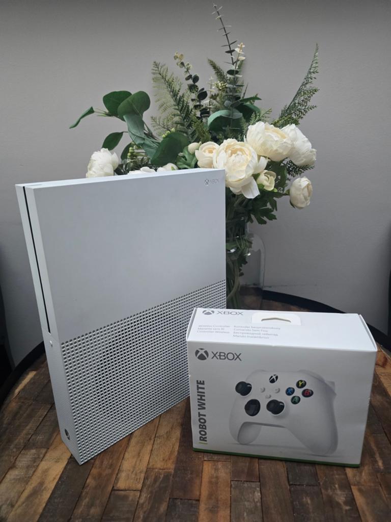 X Box one S met een nieuwe controller 500 gb, Games en Spelcomputers, Ophalen, Zo goed als nieuw