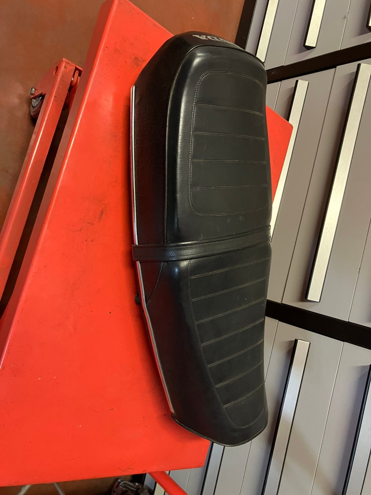 Selle CB 125, Motos, Enlèvement