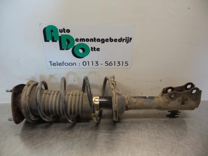 Barre amortisseur avant gauche d'un Toyota Yaris (Yaris 1 00, -, 3 mois de garantie, Toyota, Utilisé