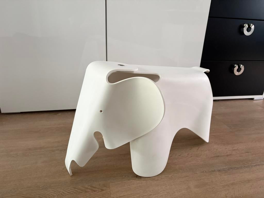 Vitra Eames Elephant, Enlèvement
