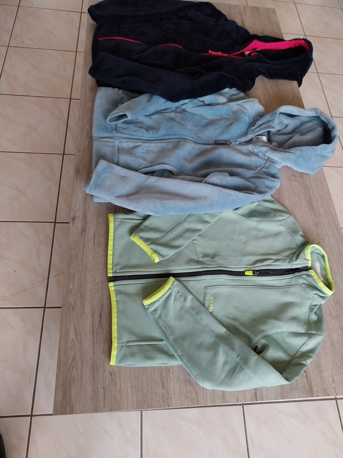warme gilets maat 134, Enfants & Bébés, Vêtements enfant | Taille 134, Enlèvement, Comme neuf, Fille, Pull ou Veste