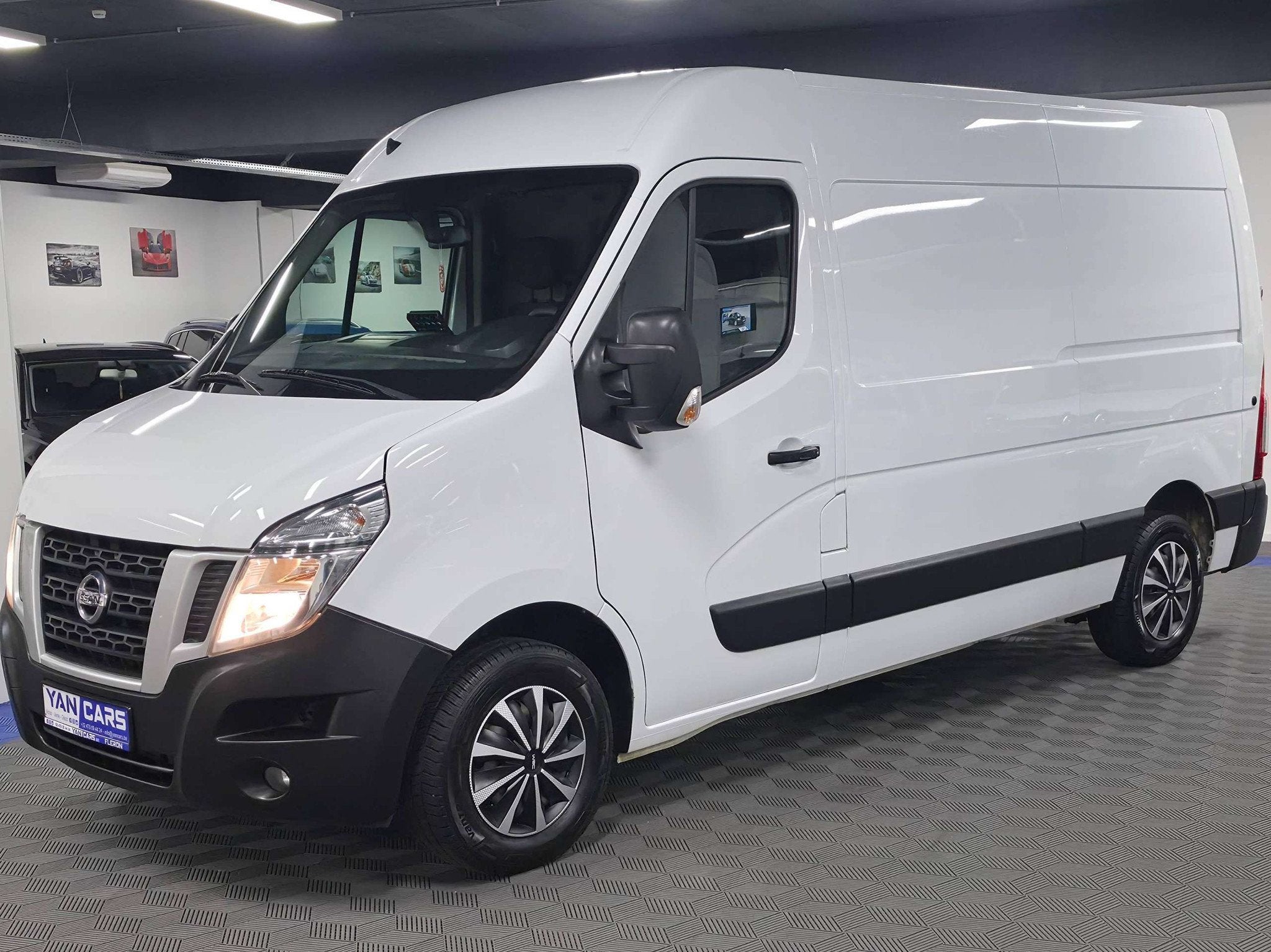 Nissan NV400 2.3 dCi L2H2 * CAMERA + CRUISE CONTROL + CLIM *, Auto's, Voorwielaandrijving, 4 cilinders, 131 pk, Te koop