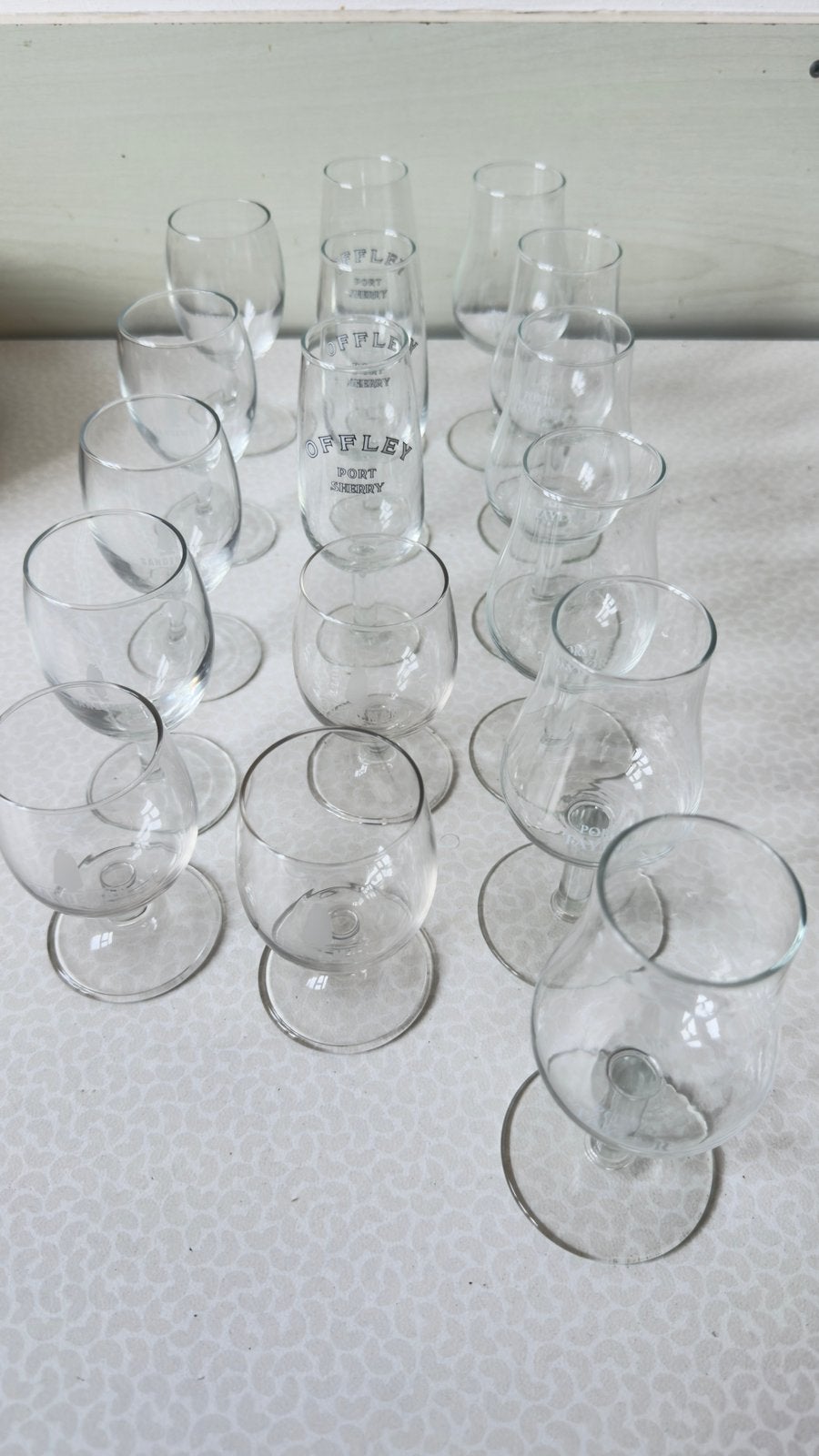 Lot de 16 verres a porto, Enlèvement, Comme neuf