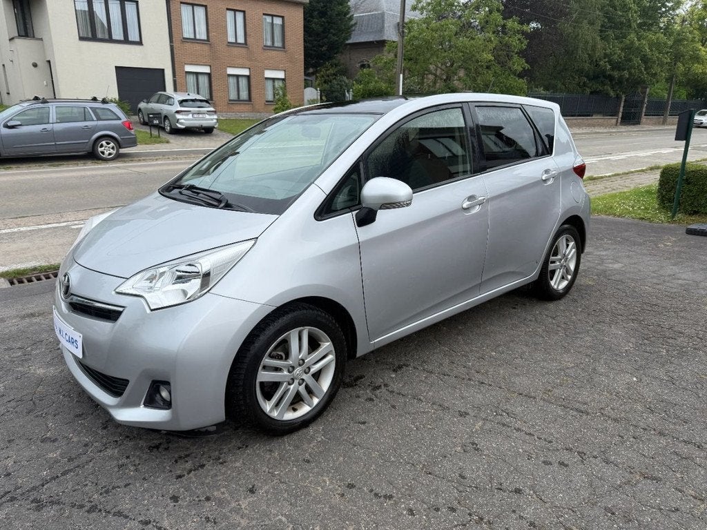 Toyota Verso-S VERSO-S NSP120(HC) (bj 2013, automaat), Auto's, Toyota, Euro 5, Monovolume, Gebruikt, 4 cilinders