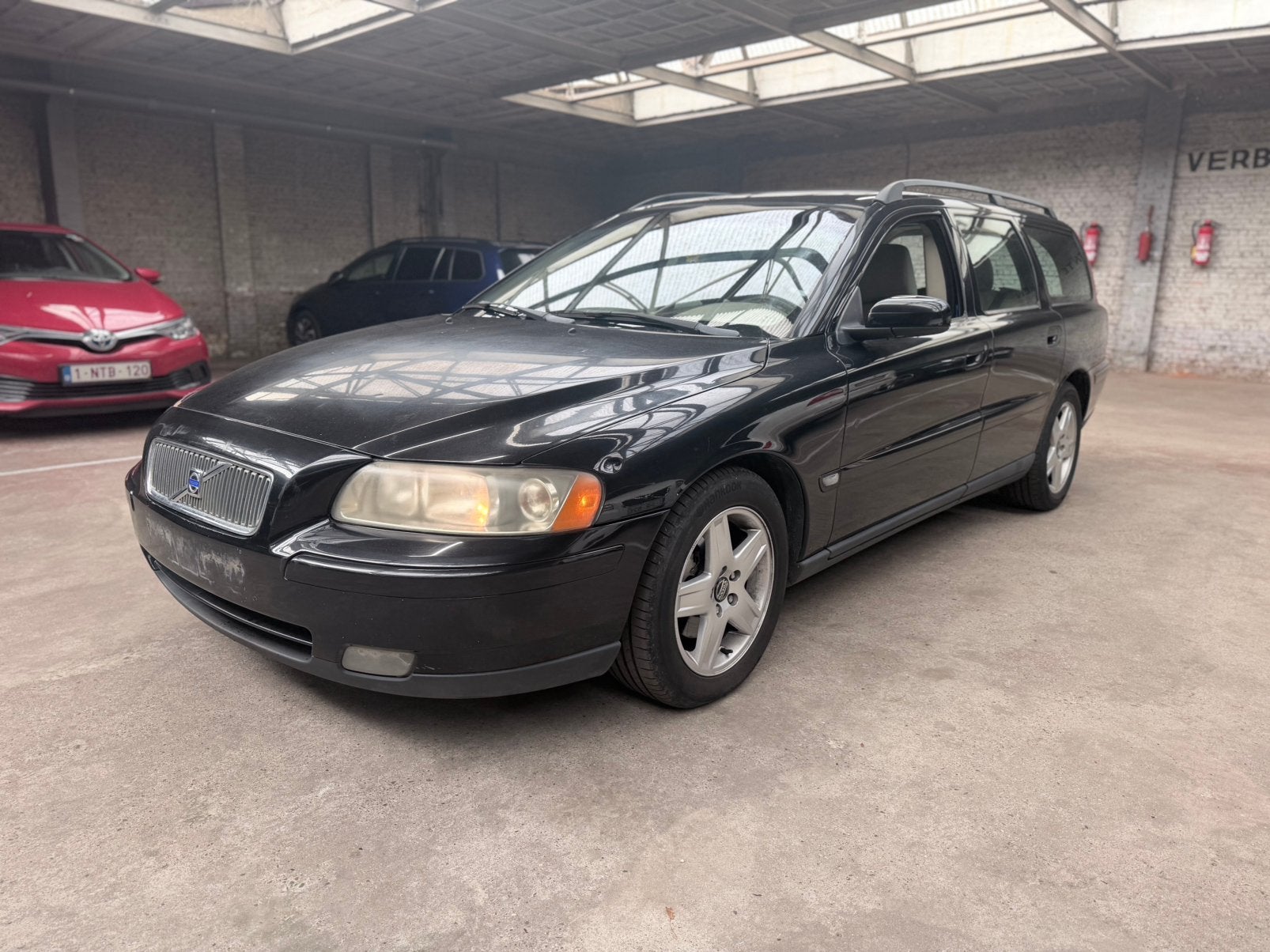 VOLVO V70 2.4 DIESEL – TE KOOP!, Auto's, Automaat, Beige, 5 deurs, Particulier
