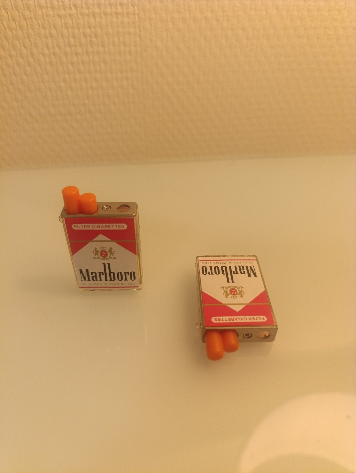 2 Vintage Marlboro aanstekers, Verzamelen, Ophalen of Verzenden, Zo goed als nieuw, Aansteker