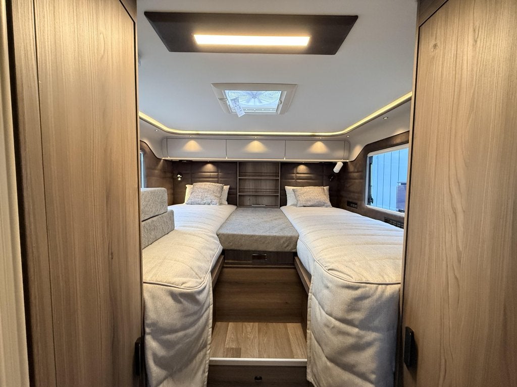 Kabe Travel Master Imperial R i830 LGB, Mercedes-Benz, Jusqu'à 4, Entreprise, Mercedes-Benz, 8 à 9 mètres