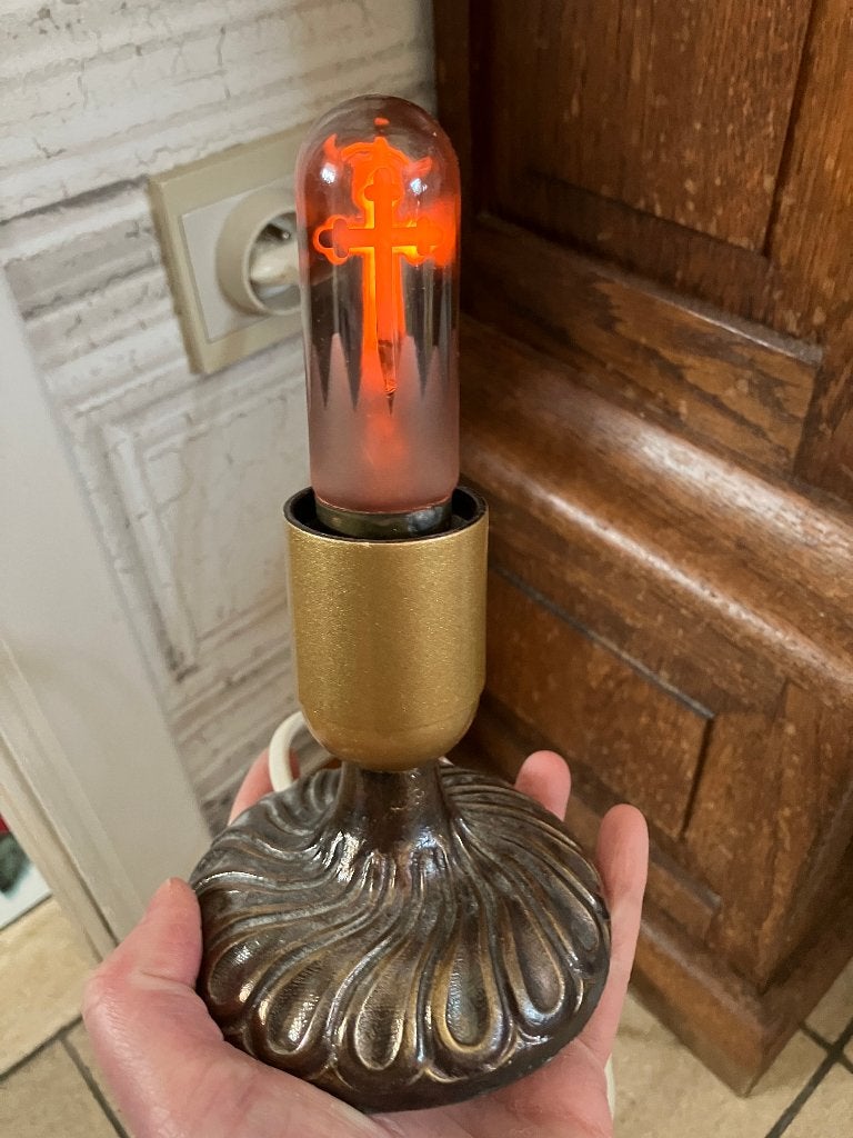 Devotie lamp ( kruis lamp ) Godslampje messing voet, Enlèvement ou Envoi