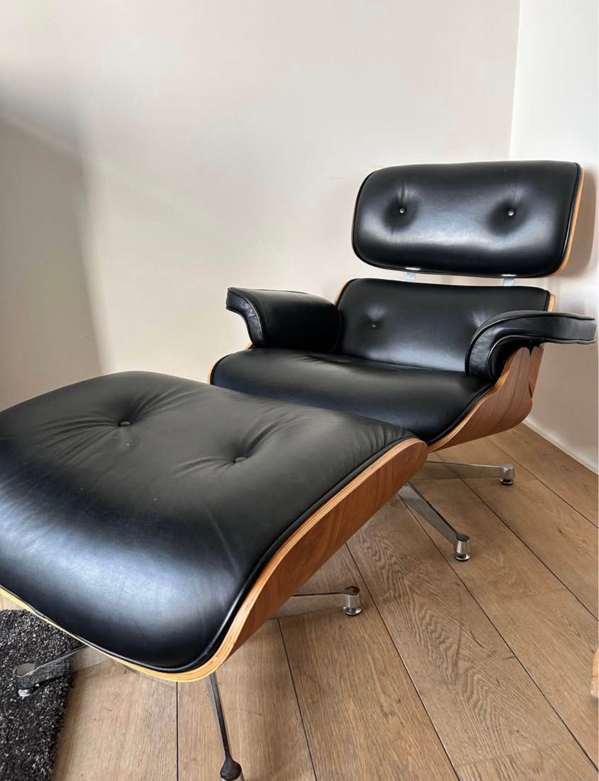 Design chair met voetstuk, Huis en Inrichting, Ophalen, Zo goed als nieuw
