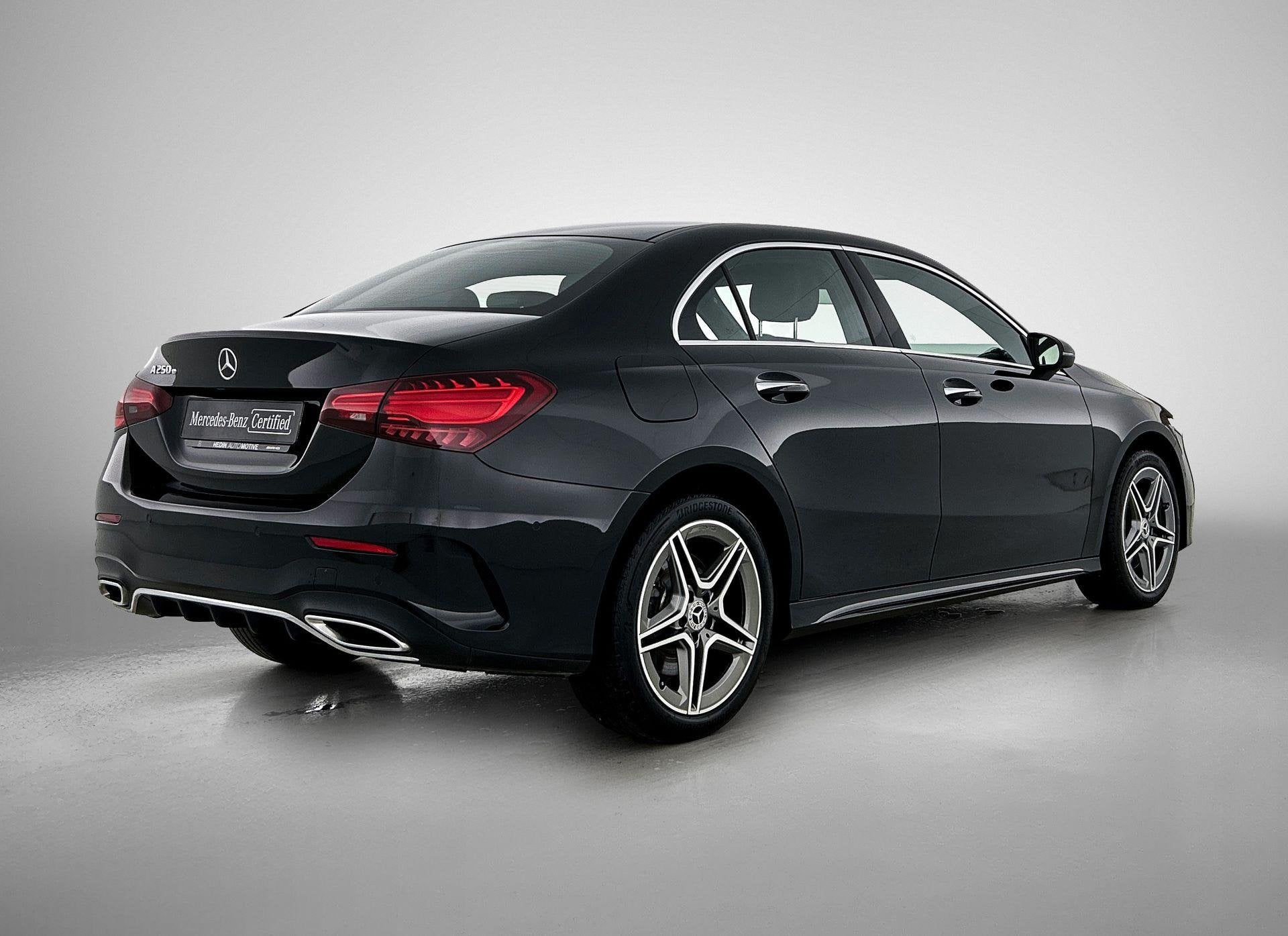 Mercedes-Benz A-klasse 250 e Berline AMG Line | Verwarmde Ze, Auto's, Stof, Gebruikt, 16 kWh, Zwart