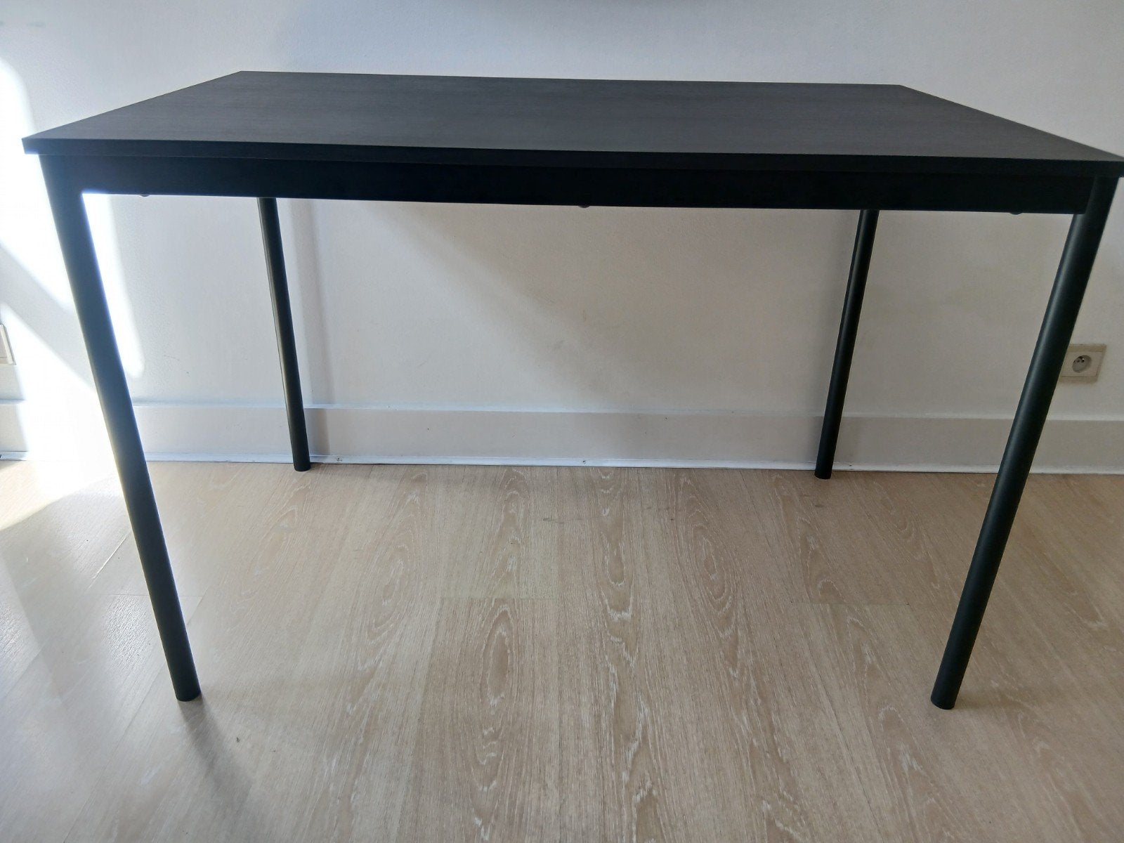 Table noire IKEA SANDSBERG 110 x 67 cm, Enlèvement