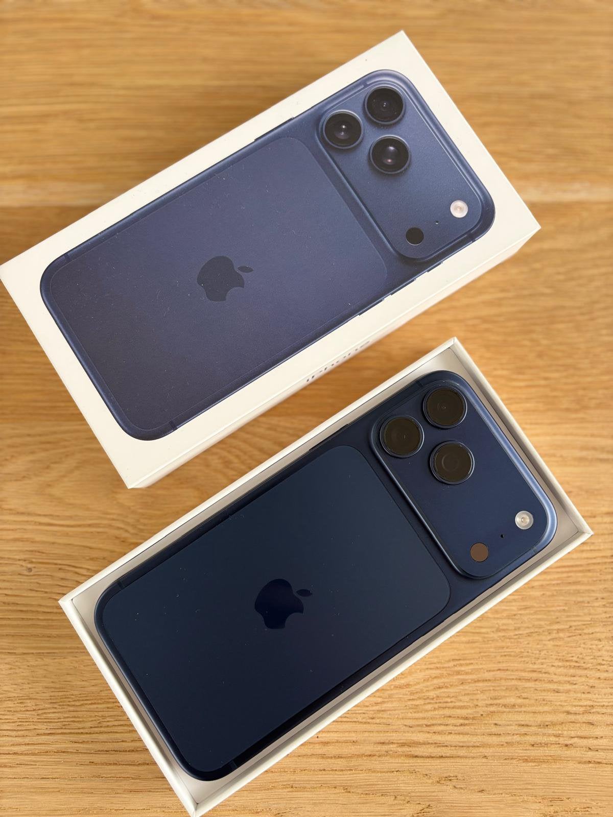 iPhone 17 Pro Max Deep Blue 256 Go Batterie100 % + facture, Télécoms, 256 GB, Enlèvement ou Envoi, Autres modèles, Comme neuf