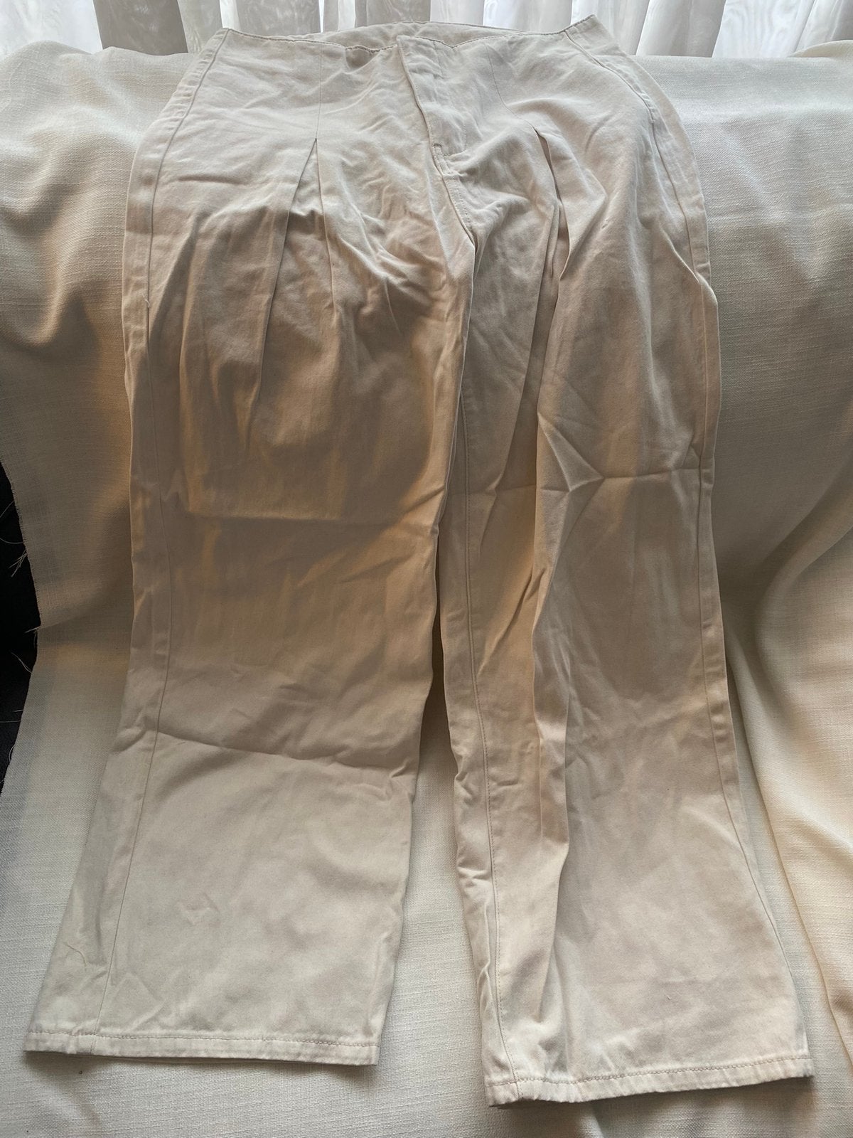 Beige wijde broek met plooien Maat L, Beige, Maat 42/44 (L), Nieuw, Ophalen of Verzenden