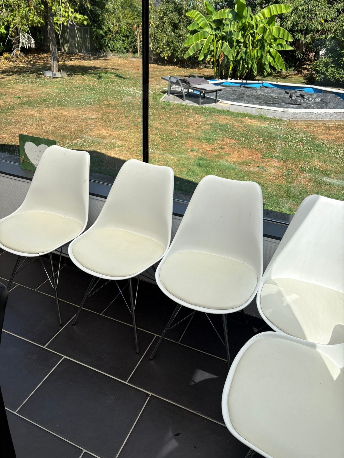 5 chaises blanches, Enlèvement, Utilisé, Cinq, Six Chaises ou plus