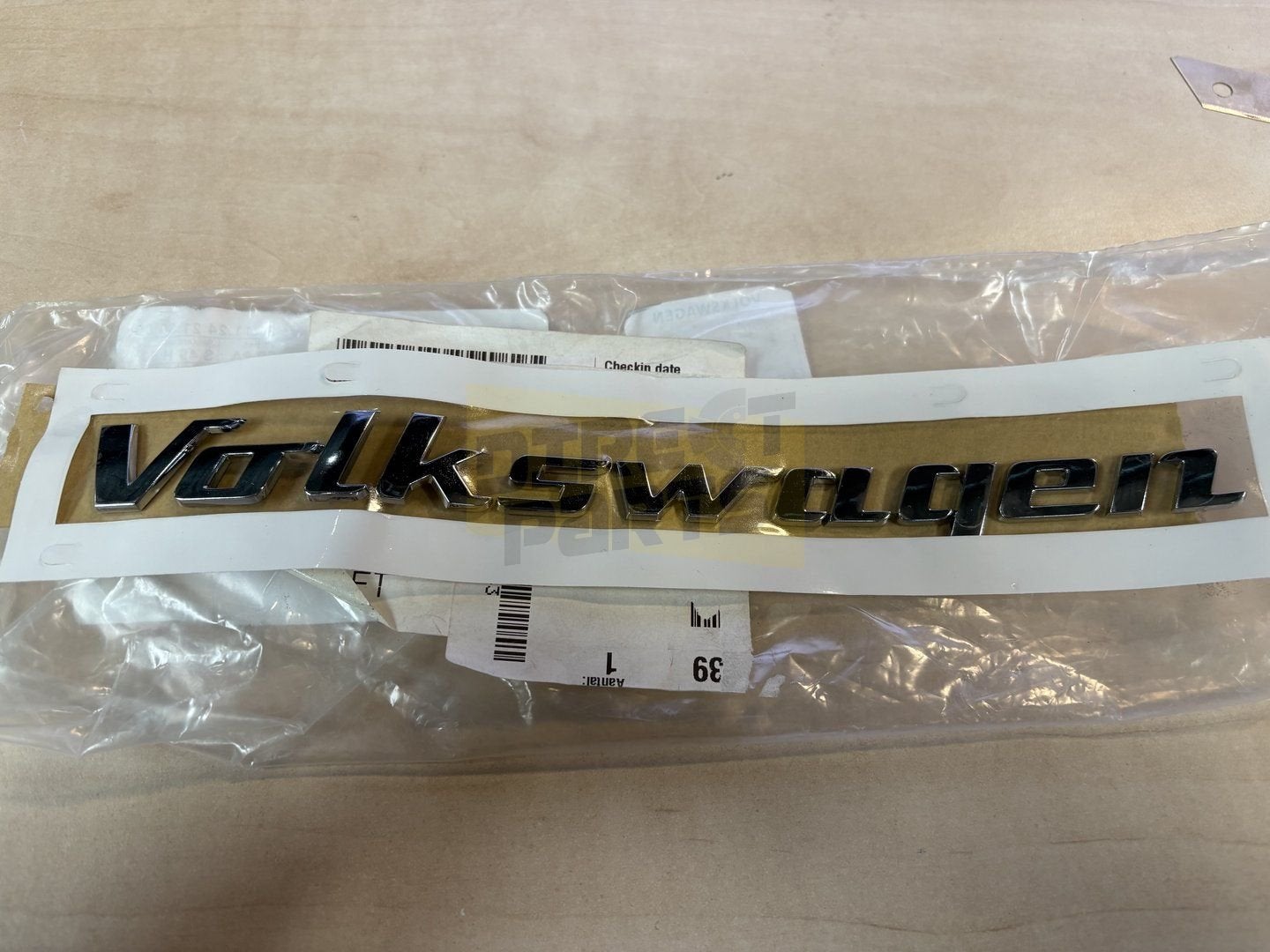 Volkswagen Derby (07/76-02/82) embleem achter ''Volkswagen'', Neuf, Volkswagen, -, -