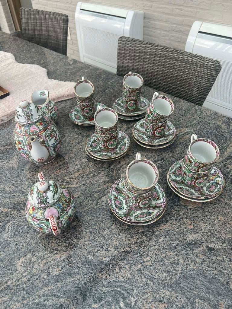 decoratieve theeset in antieke stijl, Enlèvement