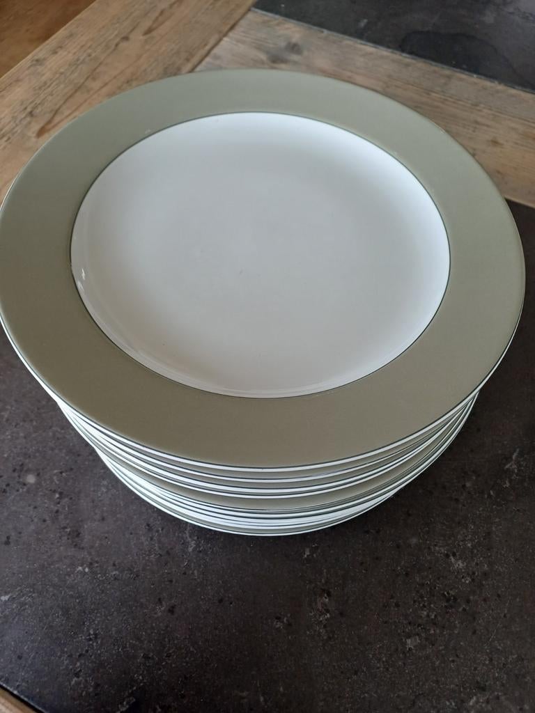 12 Grote platte borden met doorsnede v 32 cm, Ophalen, Bord(en)
