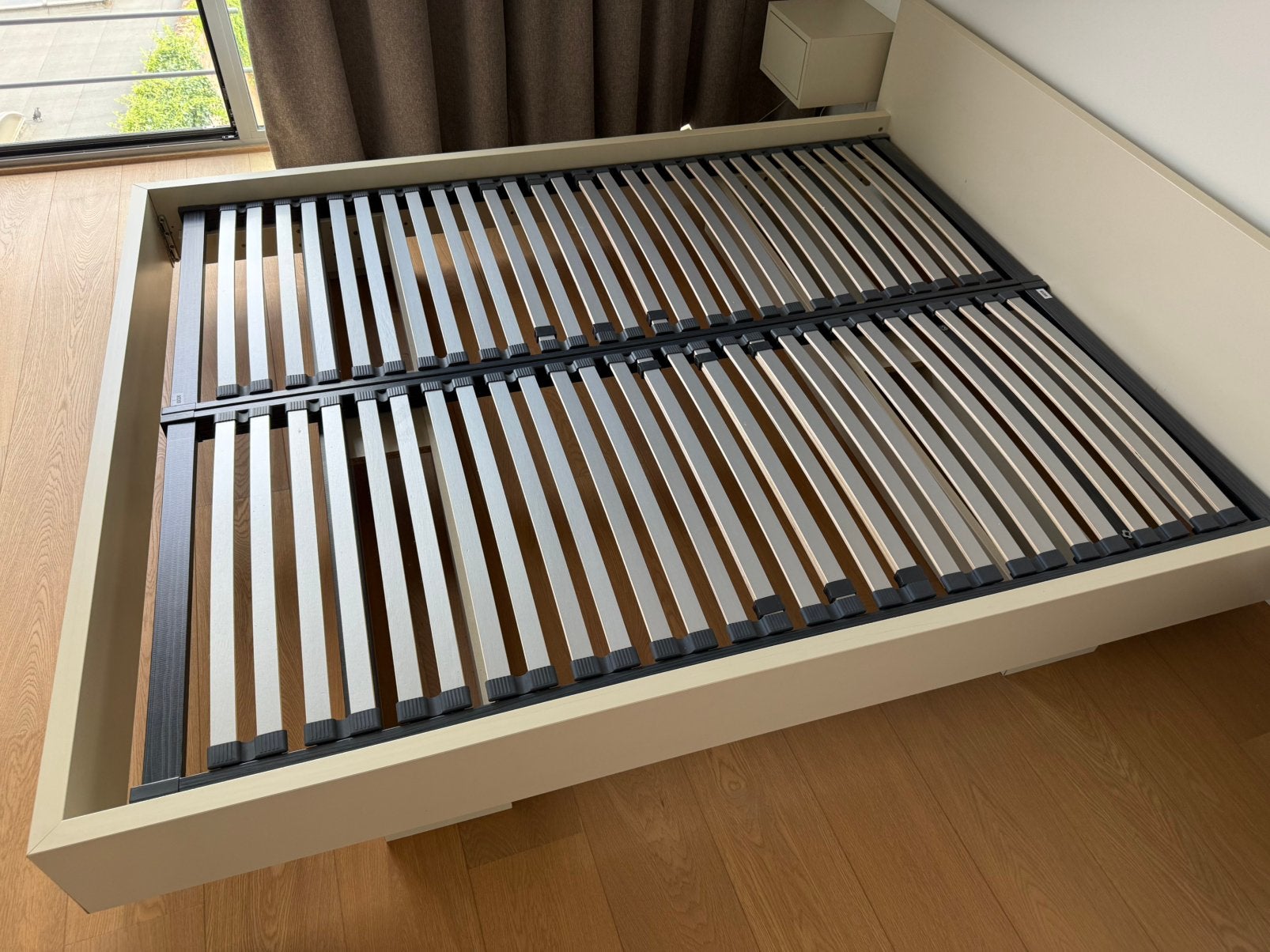 Bed 1m60, Huis en Inrichting, Ophalen, Zo goed als nieuw