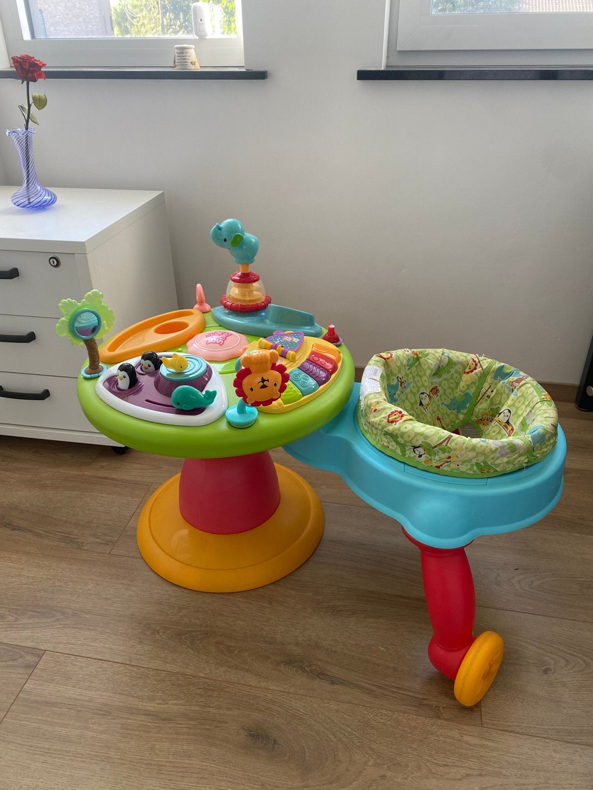Speeltafel en zitje van Bright Stars, Ophalen, Zo goed als nieuw