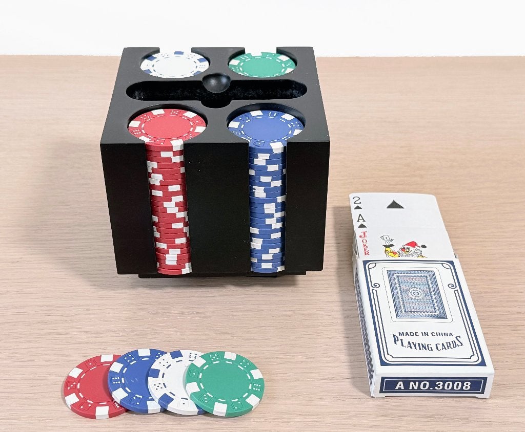 Pokerset / speelkaarten / 100 gekleurde pokerchips / NIEUW, Een of twee spelers, Ophalen of Verzenden, Nieuw