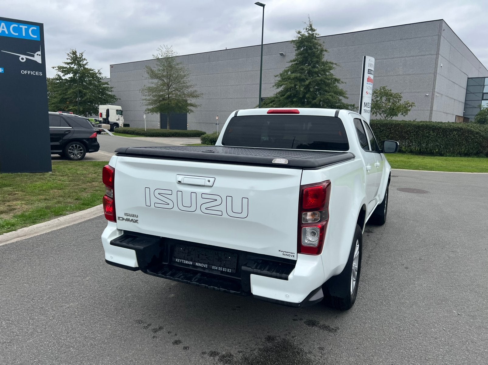 ISUZU D-MAX 1.9 4X4 Diesel , 2025 , 28.000 KM , AUTOMAAT, Auto's, Automaat, Dealer onderhouden, https://public.car-pass.be/vhr/54b0a091-92f8-43d7-91f0-d9306894a458