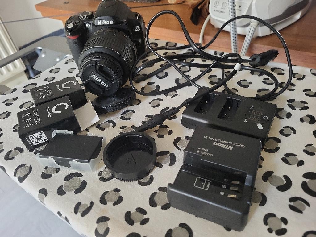 Nikon D60 + lens + 2 batterijen + laders, Ophalen, Gebruikt, Nikon, 12 Megapixel