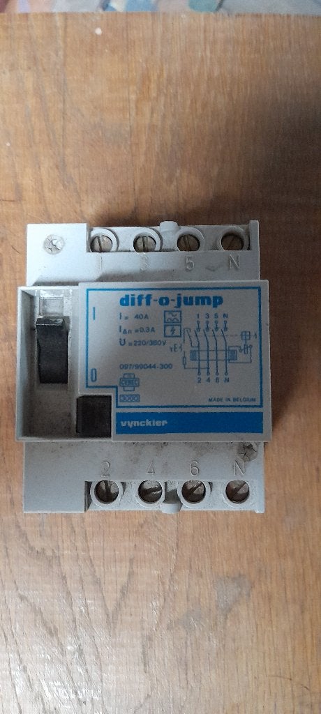 Différentiel 40a, Bricolage & Construction, Électricité & Câbles, Enlèvement, Utilisé, Autres marques, Disjoncteur différentiel