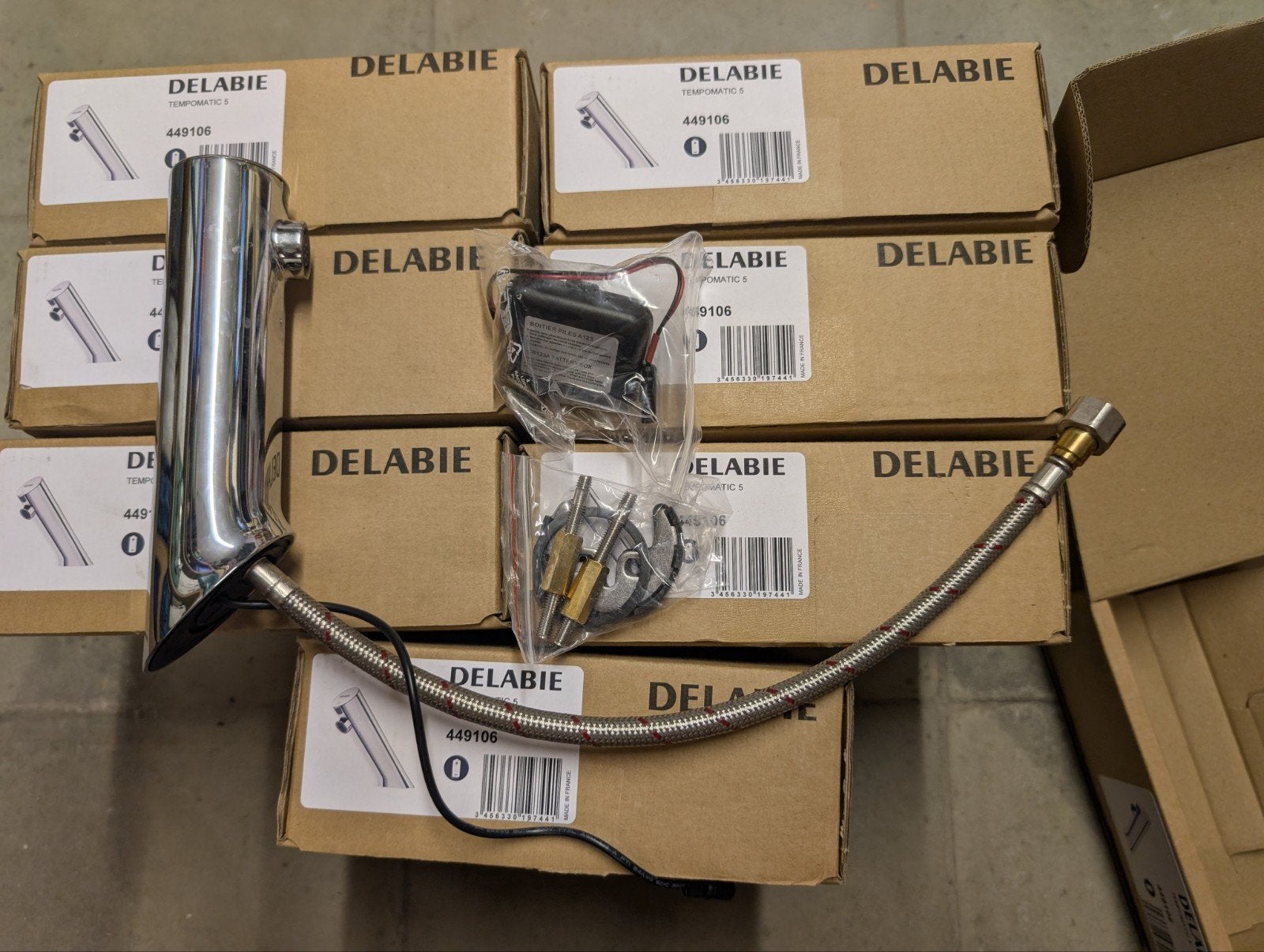 Delabie elektronische badkamerkraan, Huis en Inrichting, Woonaccessoires | Overige, Ophalen