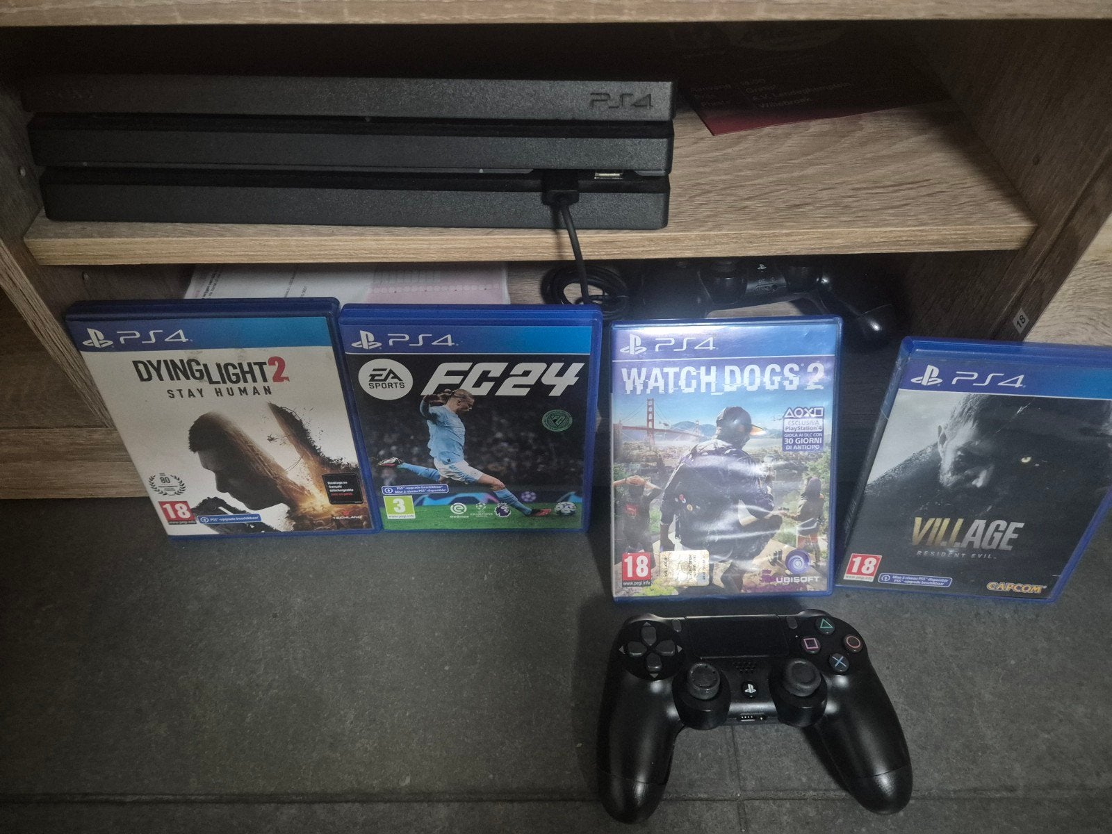 Playstation 4 pro 2 joystik 4 spel, Games en Spelcomputers, Ophalen, Pro