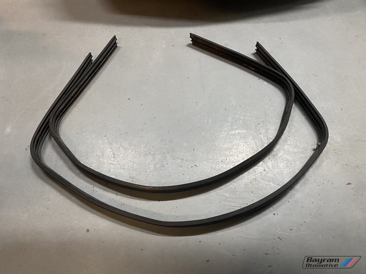 Bmw E30 bumperlijst achterbumper rubber 3-serie type 1 vfl, -, -, Enlèvement, Utilisé