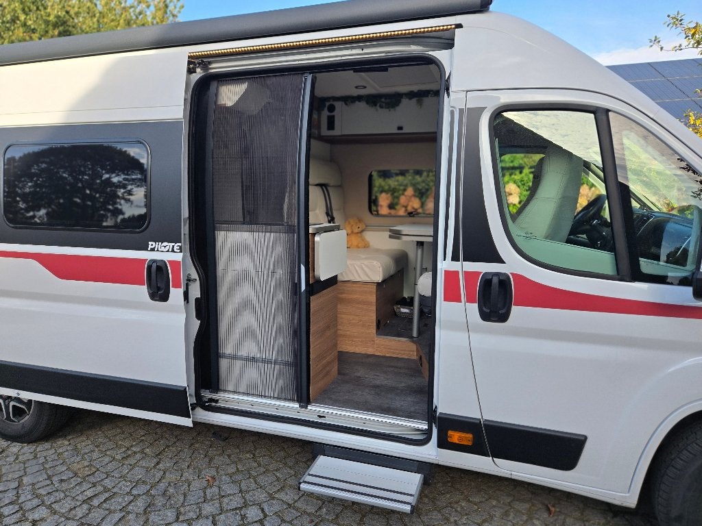 2025 PILOTE VEGA 630J - 140Pk Automaat met luifeltent, Automaat, Chemisch toilet, 6 tot 7 meter, Bedrijf