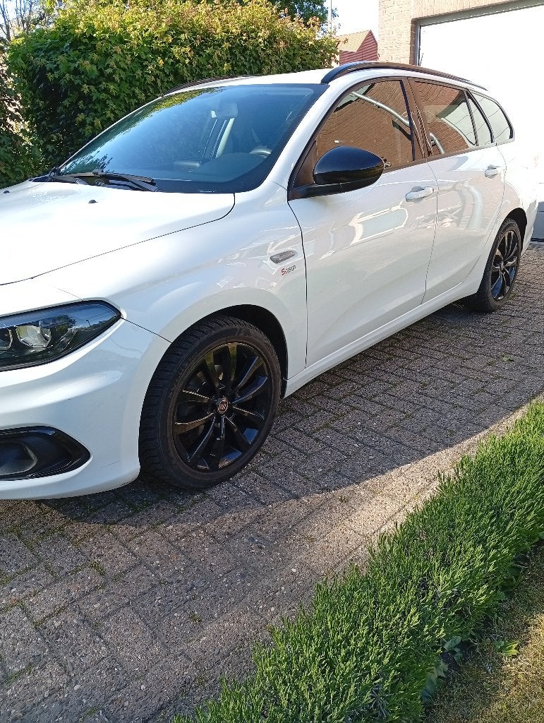 Fiat Tipo sw, Autos, Achat, 139 g/km, Boîte manuelle, Noir