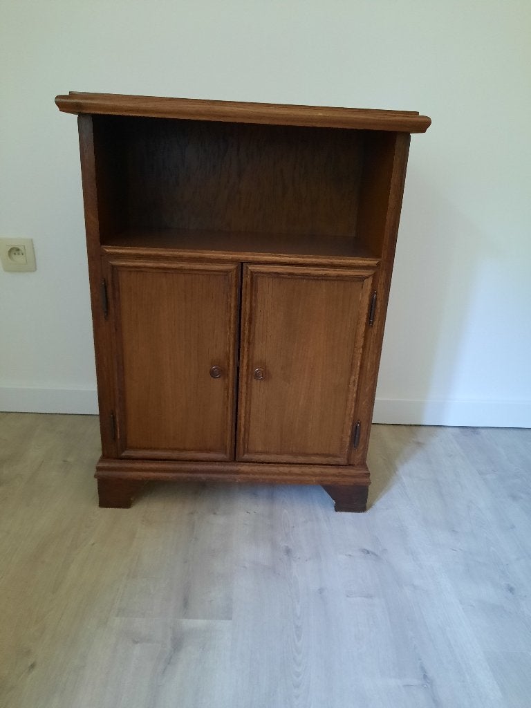 Bijzetkastje in donker eiken kleur 58x26x78 cm, Ophalen, Zo goed als nieuw