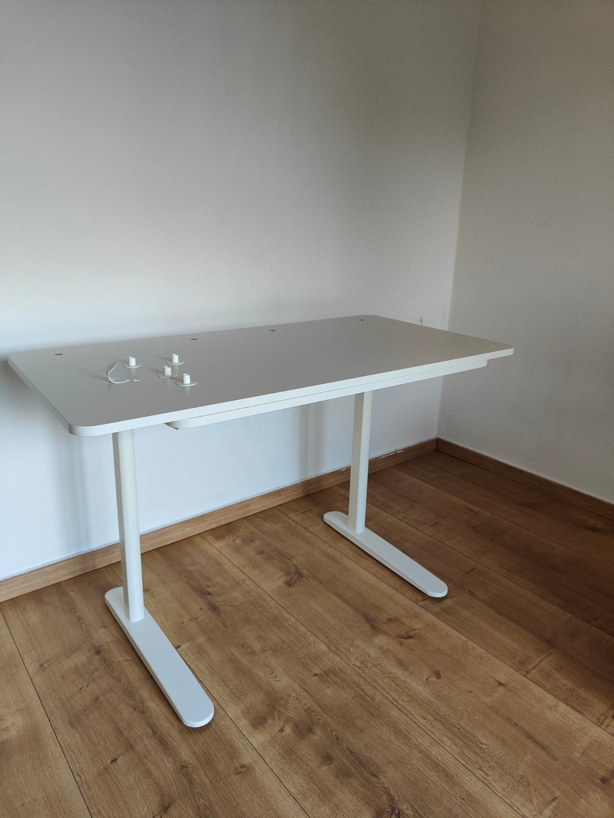 Bureau Ikea relatera, Enlèvement, IKEA