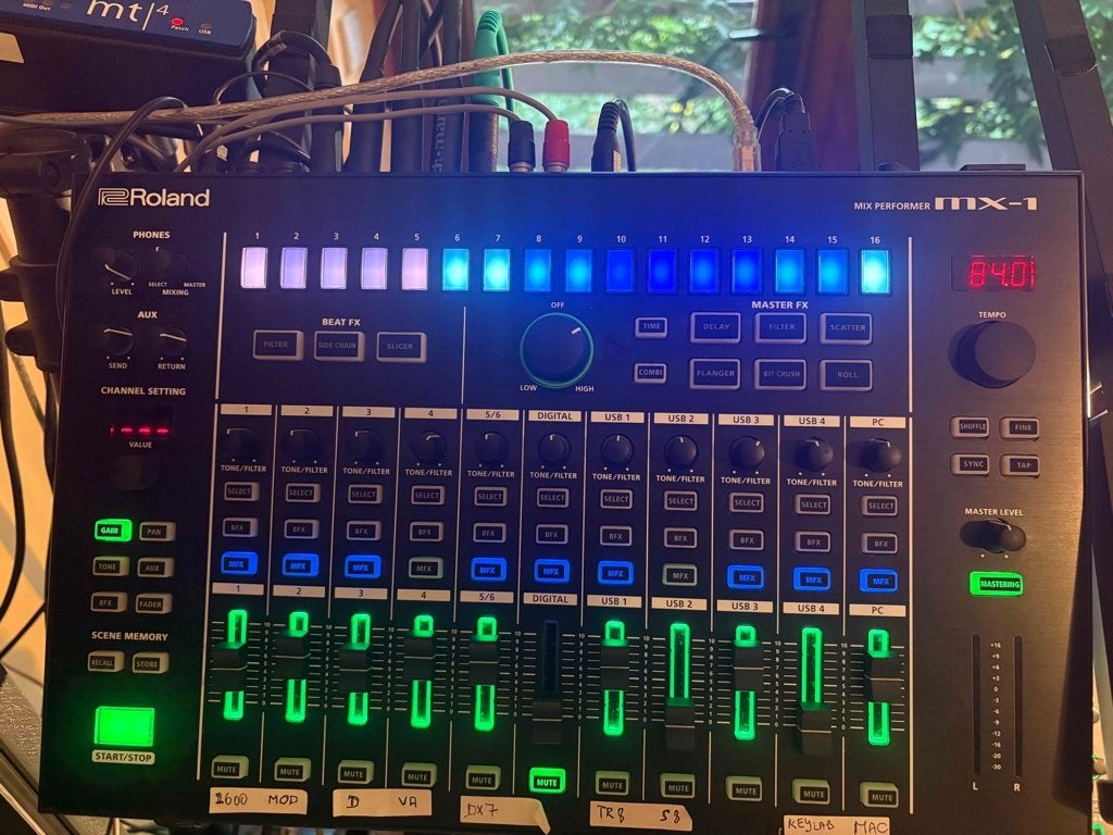 Roland mixer MX1, Musique & Instruments, Enlèvement ou Envoi, Utilisé, 10 à 20 canaux, Entrée micro