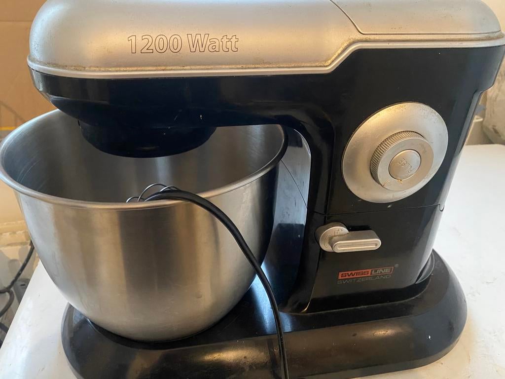 Swiss Line stand mixer with a 1200 Watt motor., Enlèvement ou Envoi, Comme neuf
